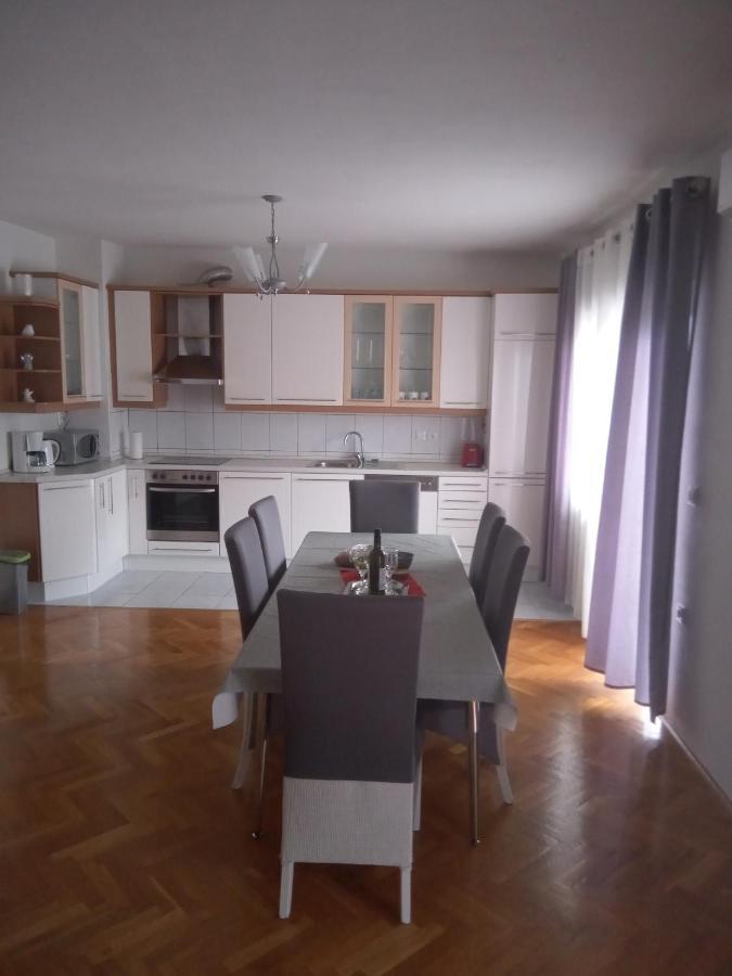Apartman Teklic Kastela Luaran gambar
