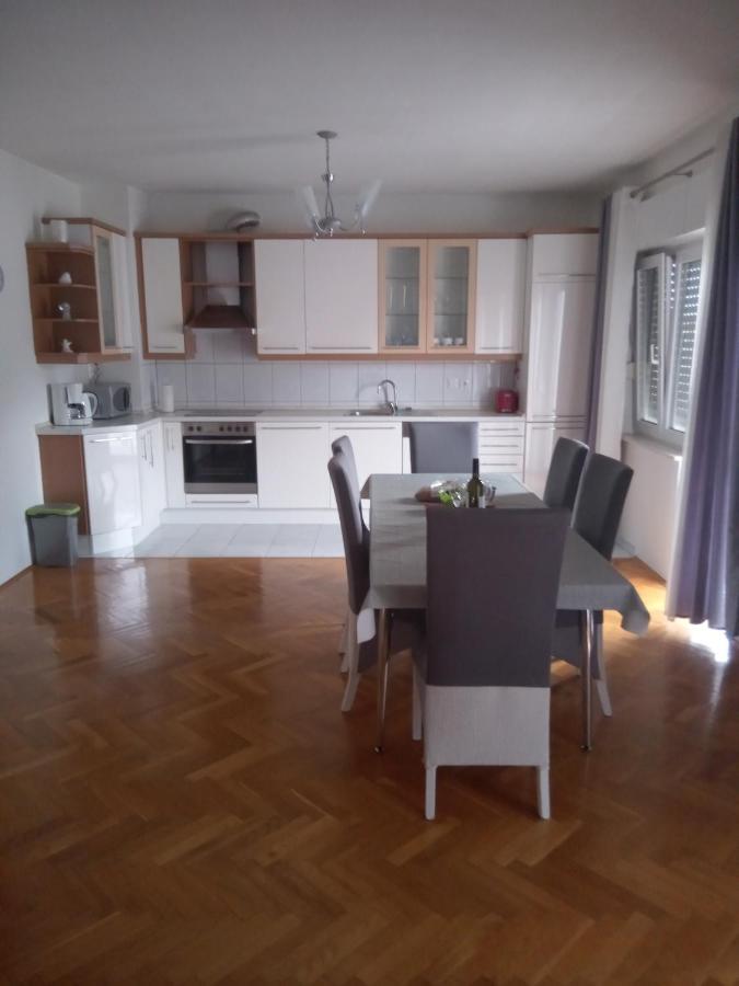 Apartman Teklic Kastela Luaran gambar