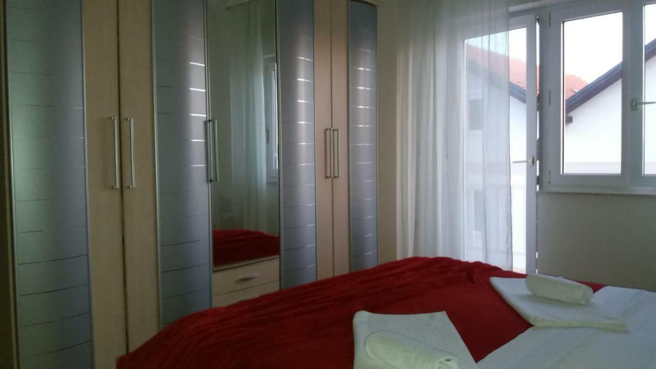 Apartman Teklic Kastela Luaran gambar
