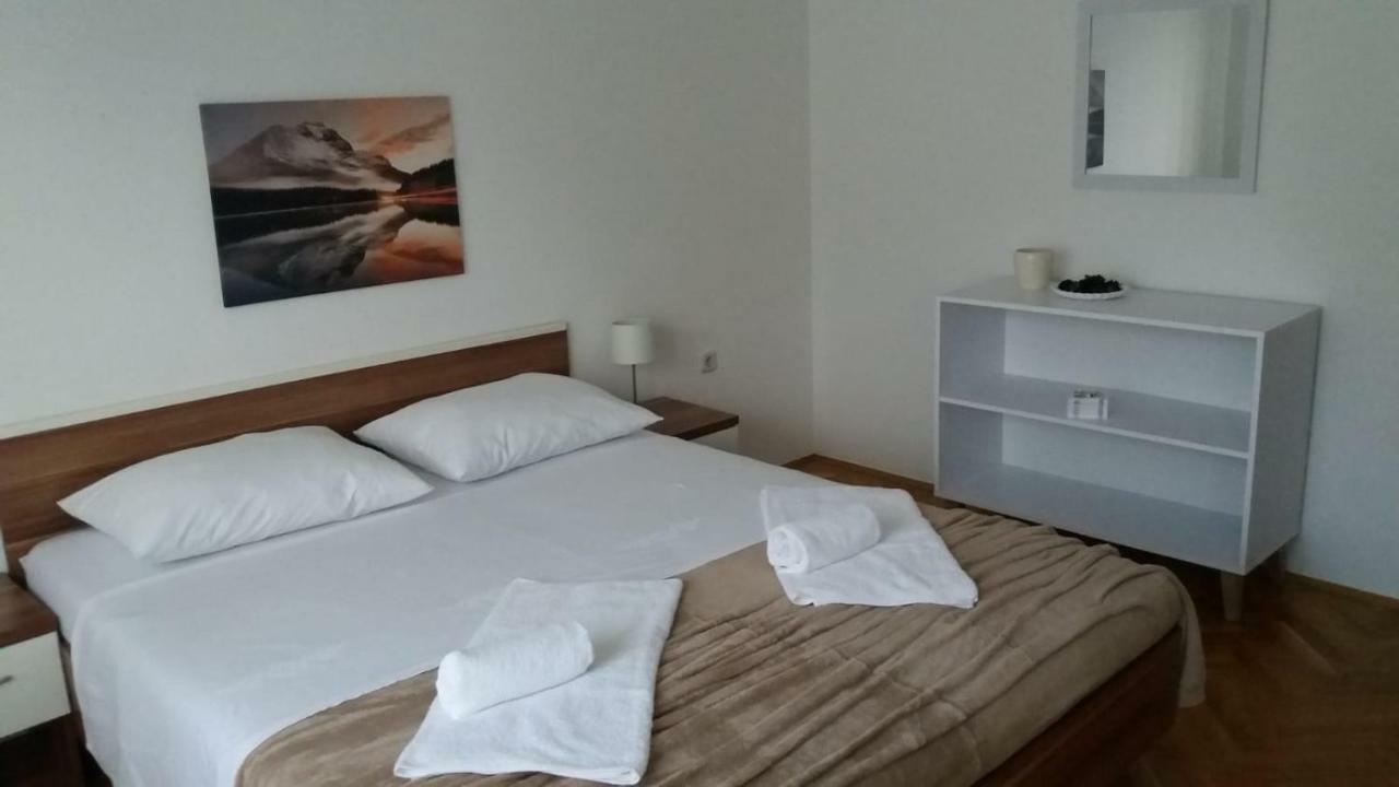 Apartman Teklic Kastela Luaran gambar