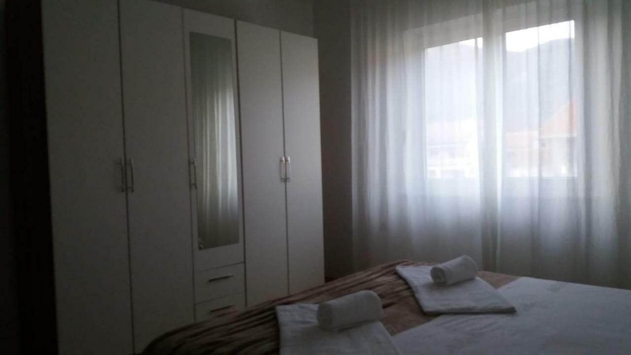 Apartman Teklic Kastela Luaran gambar