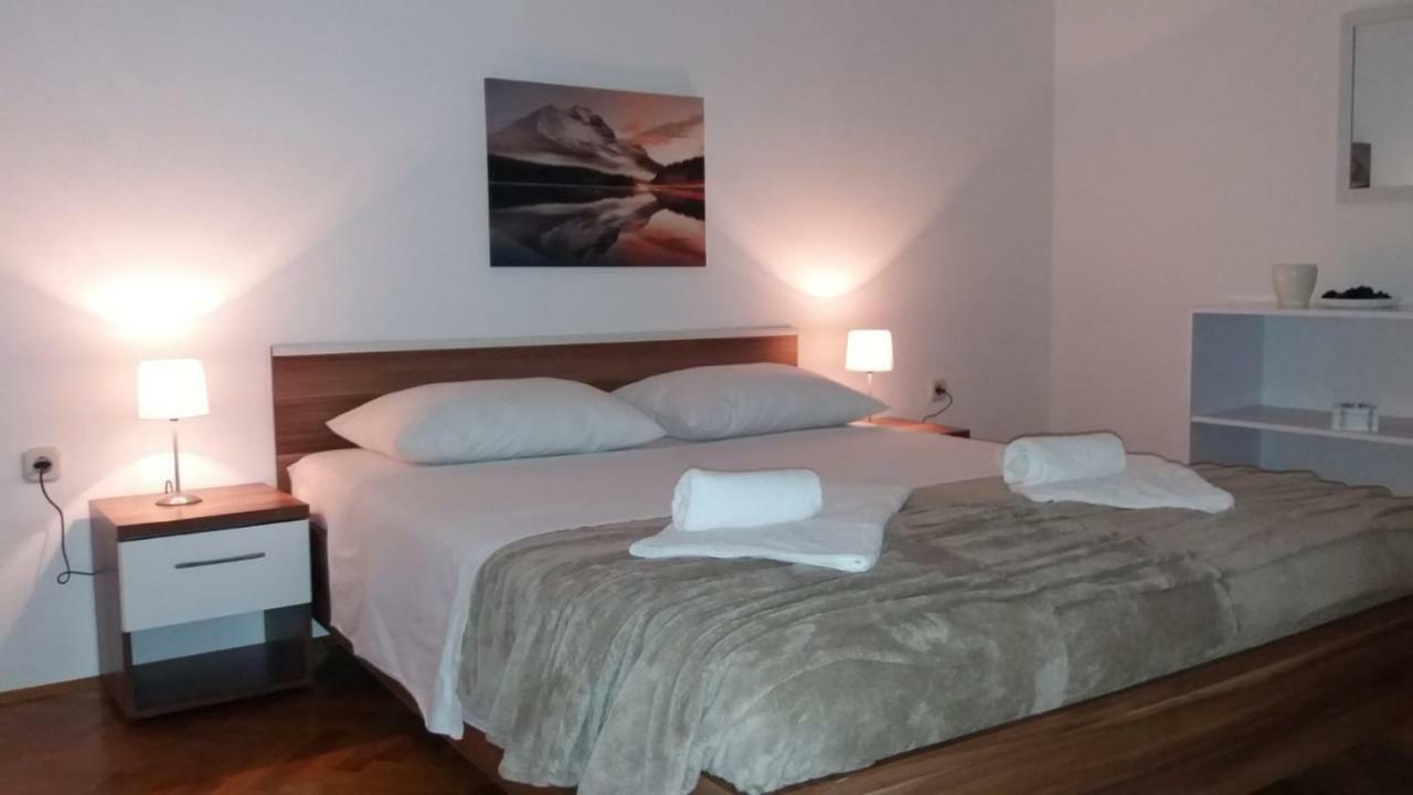 Apartman Teklic Kastela Luaran gambar
