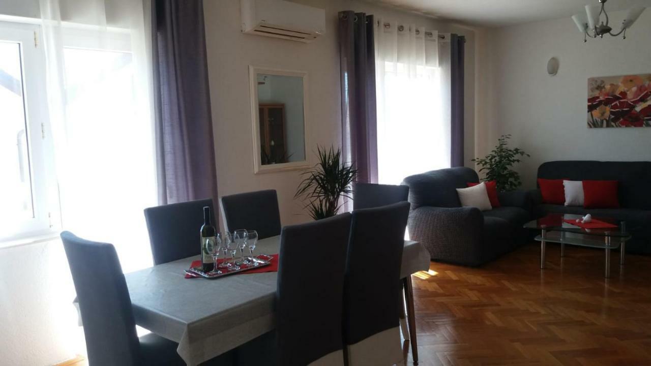 Apartman Teklic Kastela Luaran gambar