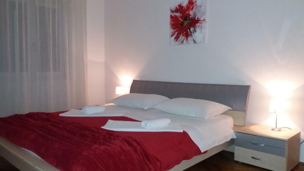 Apartman Teklic Kastela Luaran gambar