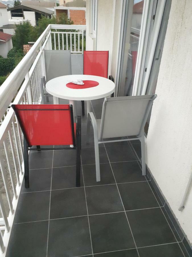 Apartman Teklic Kastela Bilik gambar